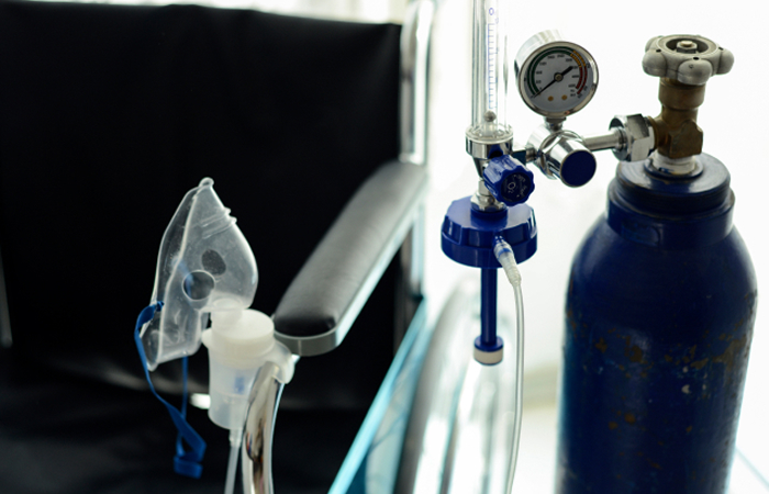 酸素ボンベ
